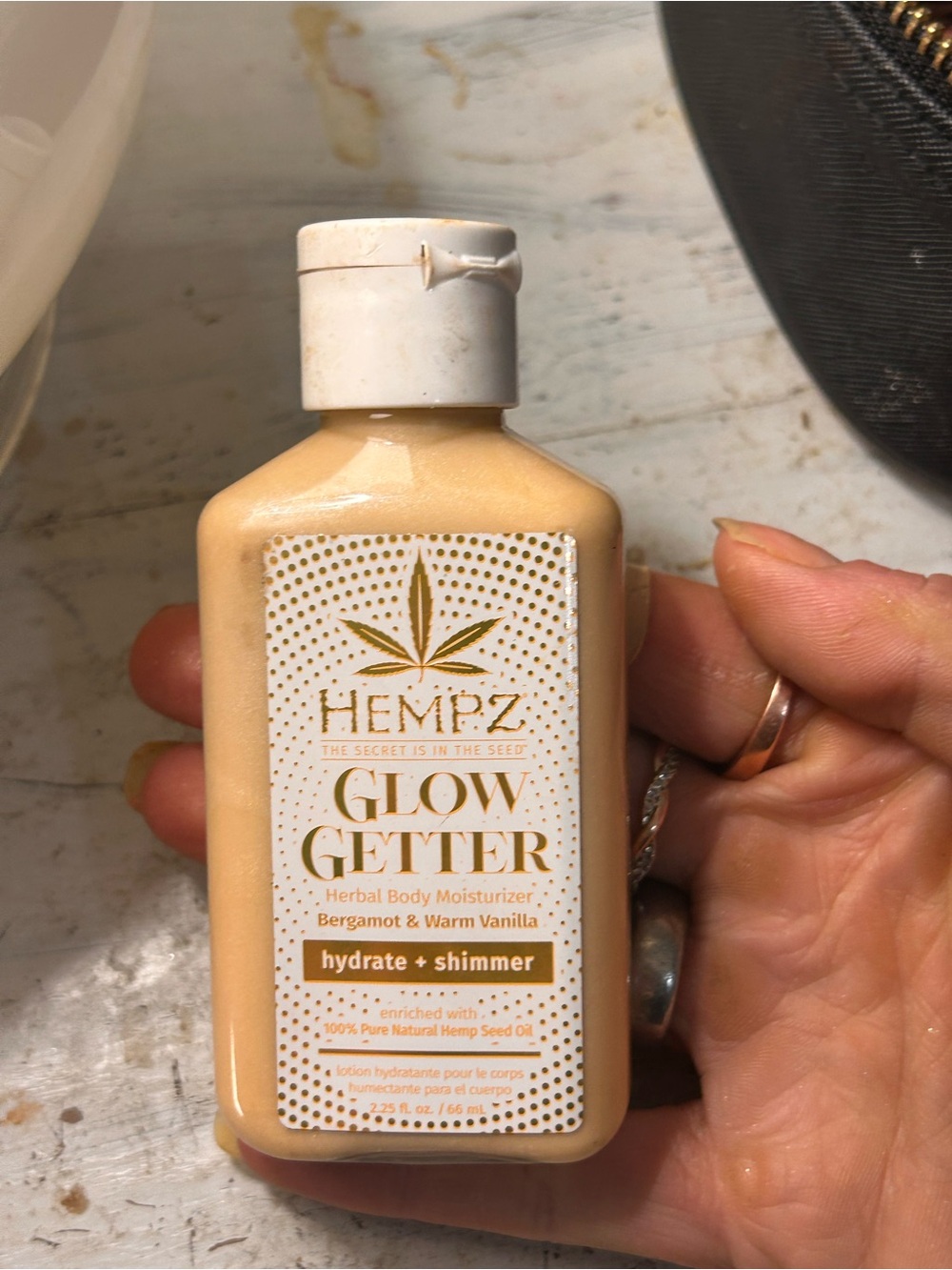 Hempz Glow Getter herbal body moisturizer- hydrate + shimmer bergamot & vanilla